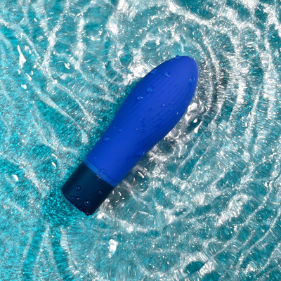 Foto 2 do produto Bullet em Silicone Texturizado com 10 Modos de Vibração e Carregamento via USB Magnético - Selopa Cobalt Cutie | 10 x 3 cm