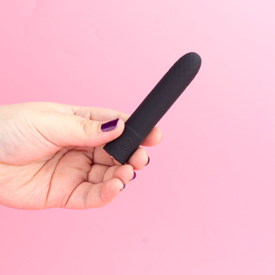Bullet em Silicone Macio com 10 Modos de Vibração e Recarregável - Exclusiva Fascinar | 9,5 x 1,8 cm