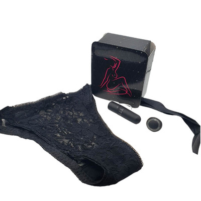 Calcinha de Renda com Cápsula Vibratória e Controle Remoto em Formato de Anel - 6,5 x 1,7 cm