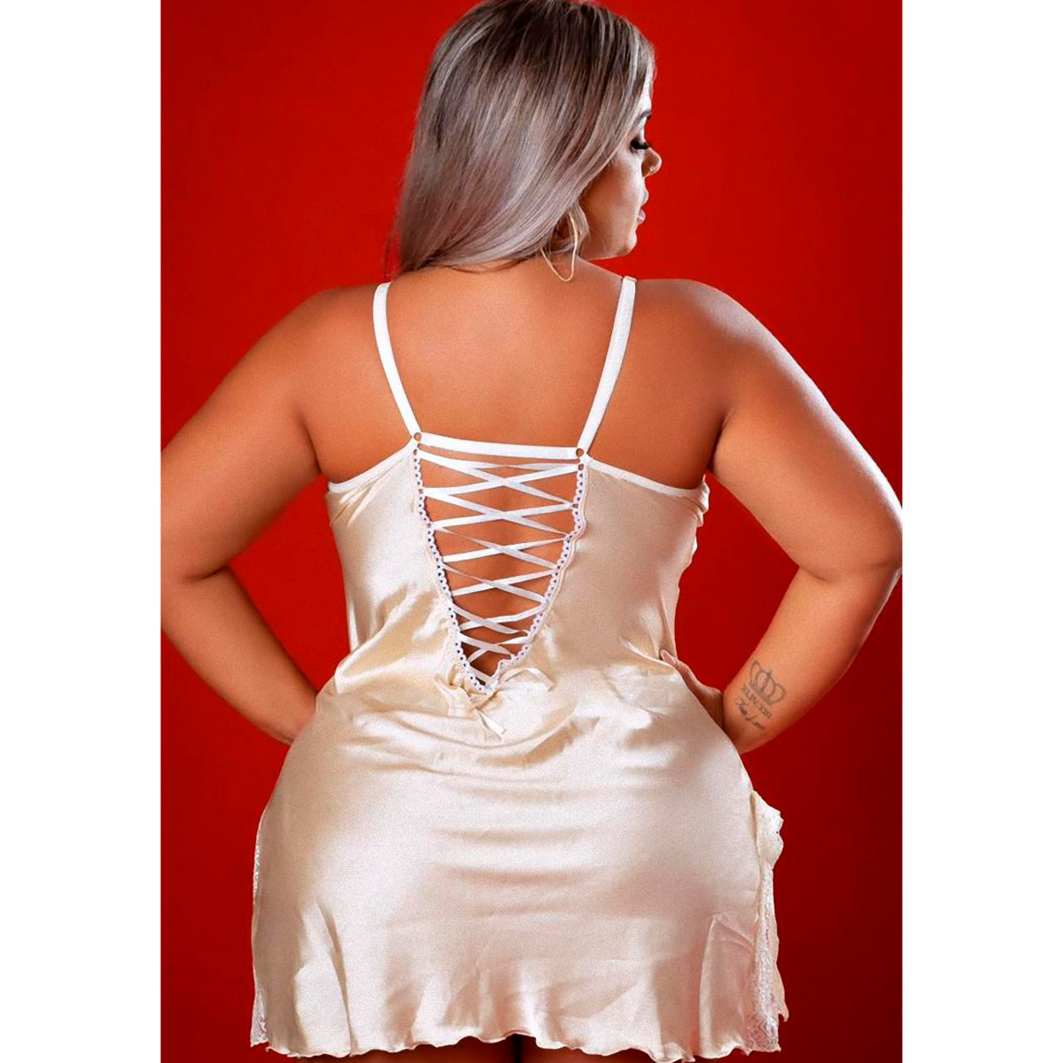 Camisola Sexy com Amarração Cruzada nas Costas em Fita de Cetim, Fenda Lateral e Calcinha de Renda - Garota Veneno | Disponível em 3 Cores e 4 Tamanhos Plus Size - 9