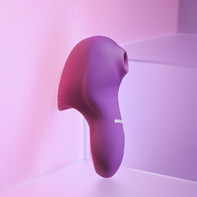 Foto 2 do produto Capa de Dedo Estimuladora de Clitóris em Silicone, Recarregável com 5 Modos de Sucção e 8 Modos de Vibração - Evolved Sucker For You | 12,5 x 5,5 cm