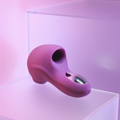 Foto 4 do produto Capa de Dedo Estimuladora de Clitóris em Silicone, Recarregável com 5 Modos de Sucção e 8 Modos de Vibração - Evolved Sucker For You | 12,5 x 5,5 cm