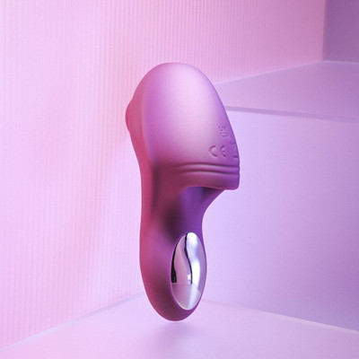 Foto 3 do produto Capa de Dedo Estimuladora de Clitóris em Silicone, Recarregável com 5 Modos de Sucção e 8 Modos de Vibração - Evolved Sucker For You | 12,5 x 5,5 cm