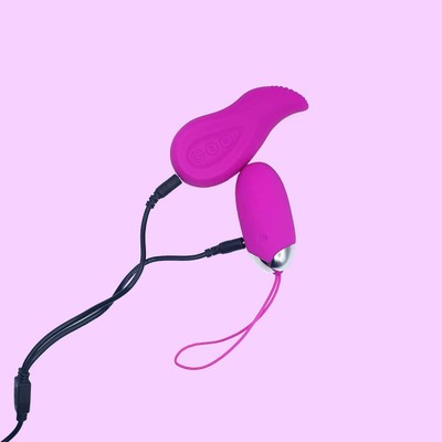 Foto 4 do produto Cápsula Vibratória e Controle Sem Fio Recarregável com 12 Modos de Vibração e Resistente à Água - Pretty Love Eden | 7,4 x 3,3 cm
