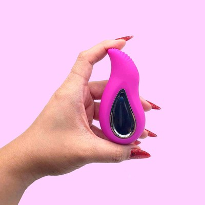 Foto 2 do produto Cápsula Vibratória e Controle Sem Fio Recarregável com 12 Modos de Vibração e Resistente à Água - Pretty Love Eden | 7,4 x 3,3 cm