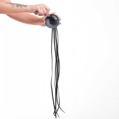 Chicote em Couro Sintético Com Encaixe para Prótese Peniana - Sexy Fantasy Linha Sado | 41 cm