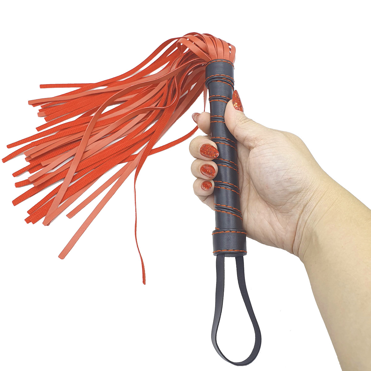 Chicote Luxo com Tiras em Couro Sintético - Lovetoy Bondage Fetish Beginners Flogger | 30 cm | Disponível em 2 Cores - 7