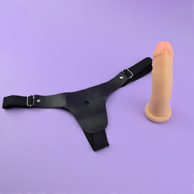 Cinta Elástica com Prótese em Formato de Pênis em Cyberskin - Magic Sexy | 15 x 3,8 cm