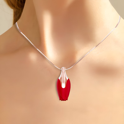 Colar com Pingente Estimulador de Clitóris em Formato de Rosa, 10 Modos de Vibrações e Recarregável - Rose Necklace Vibrator | 6,3 x 2,6 cm