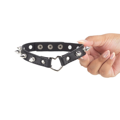 Coleira de Couro Sintético com Spikes Metálicos e Pingente de Coração - YouVibe | Tamanho Único