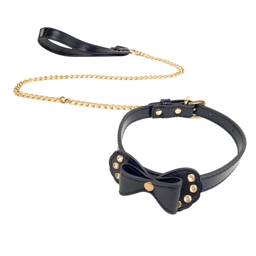 Coleira em Couro Sintético com Detalhe de Laço e Guia com Corrente em Metal Dourada de Luxo - Fetich Bondage | Disponível em 2 Cores - 5