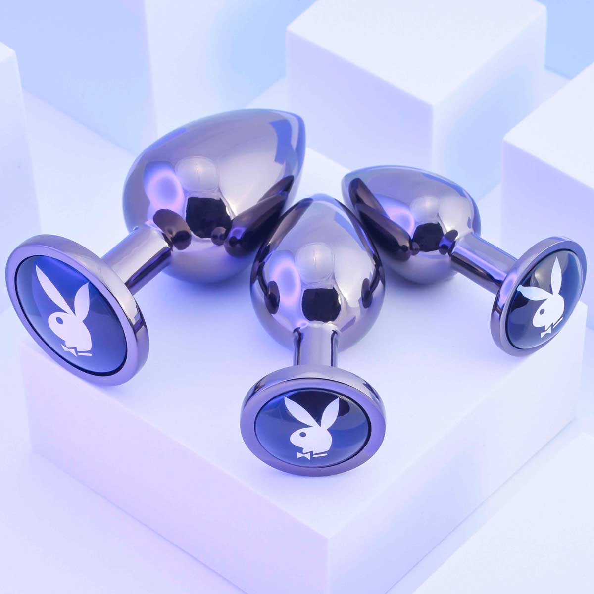 Conjunto de Plug Anal com 3 Tamanhos Diferentes e Pedra com Logo - Evolved Playboy Pleasure 3 Ways - 3