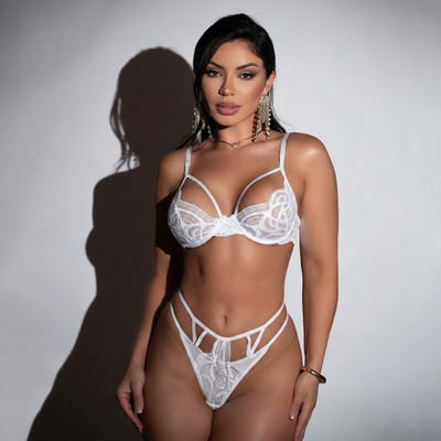 Conjunto em Renda com Detalhes em Strappy - Exclusiva Lingerie | Disponível em 4 Cores e 4 Tamanhos