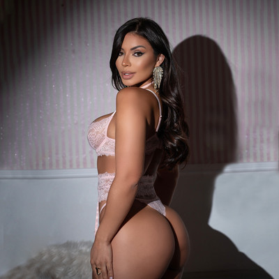Foto 4 do produto Conjunto em Renda Sem Bojo e com Aro de Sustentação, Cinta Liga e Coleira - Exclusiva Lingerie | Disponível em 3 Cores e 4 Tamanhos