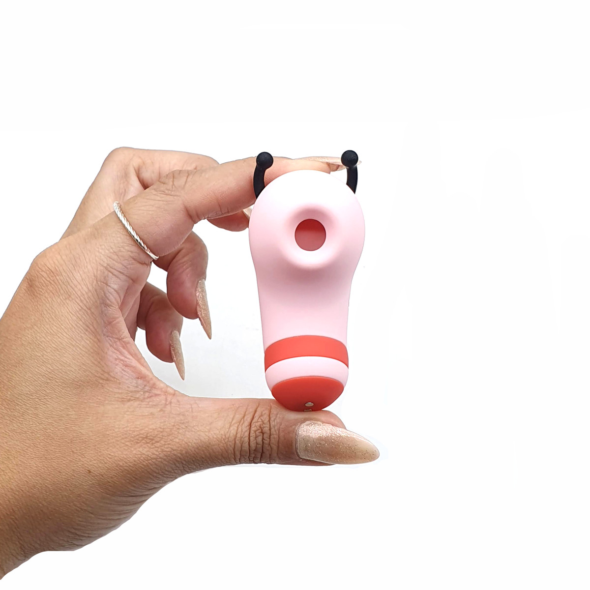 Dedeira Estimuladora em Silicone no Formato de Abelha com 5 Modos de Pulsação e Carregamento via USB Magnético - Kistoy Beebe | 7 x 3,3 cm | Disponível em 2 Cores - 8