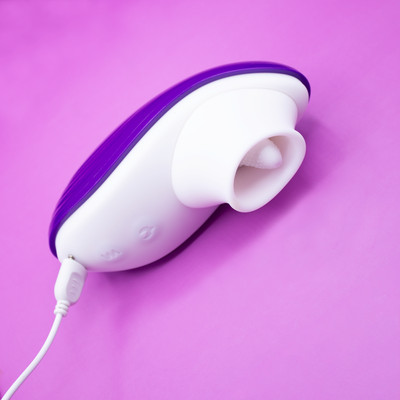 Foto 3 do produto Simulador de Sexo Oral Estimulador de Clítoris em Silicone com 7 Modos de Estimulação, Função de Aquecimento e Recarregável - Dibe Sex Massager | 12,9 x 5,5 cm