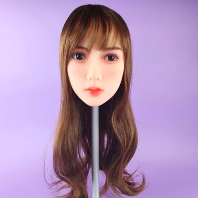 Dri - Boneca Realística em TPE com Pele Branca, Cabelo Castanho Longo, Olhos Castanhos, Seios Pequenos, Vértebras em Aço e Acessórios - 35kg e 1,43 Metros de Altura