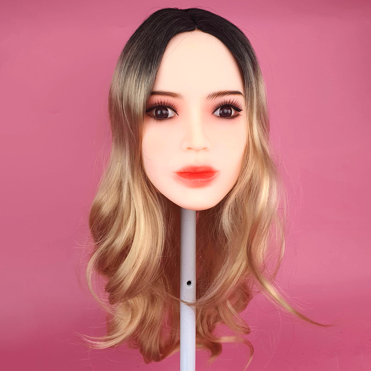 Duda - Boneca Realística em TPE com Pele Branca, Cabelo Castanho Claro, Olhos Castanhos, Seios medios, Vértebras em Aço e Acessórios - 31 Kg e 1,66 Metros de Altura - 11