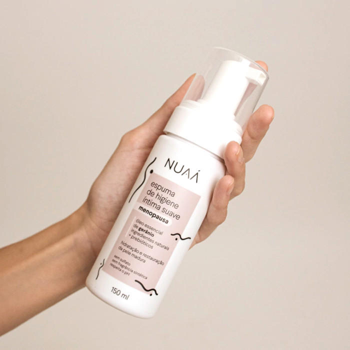 Espuma de Higiene Íntima Suave com Óleo Essencial de Gerânio - NUAÁ Menopausa | 150 ml - 3