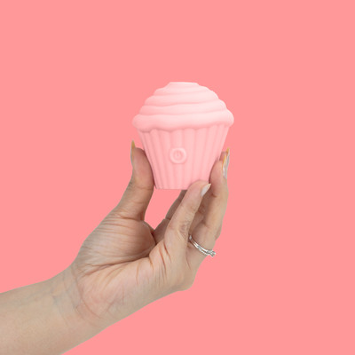 Estimulador Clitoriano no Formato de Cupcake com 5 Modos de Pulsações e Recarregável - SI Play | 7,8 x 7,4 cm | Disponível em 3 Cores