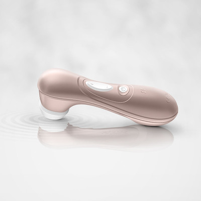 Foto 2 do produto Estimulador Clitoriano Recarregável com 11 Níveis de Sucção e à Prova D'água - Satisfyer PRO² | 16,5 x 4,6 cm | Disponível em 3 Cores