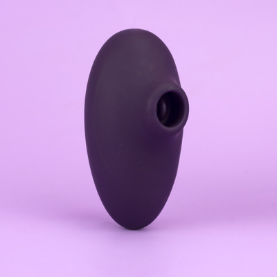 Foto 3 do produto Estimulador Clitoriano em Silicone, 5 Tipos de Ondas de Pressão e Recarregável - Exclusiva Camila | 9,5 x 5,8 cm