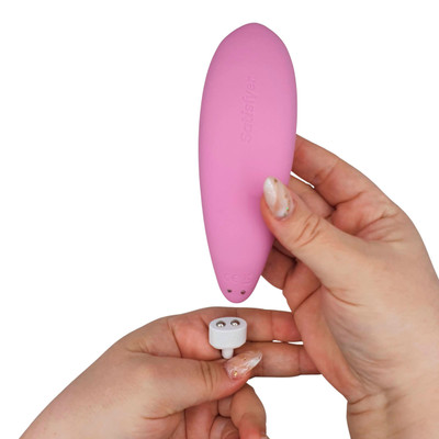 Foto 5 do produto Estimulador Clitoriano com Tecnologia de Sucção, Vibração e App - Satisfyer Curvy 3+ | 14 x 4,5 cm