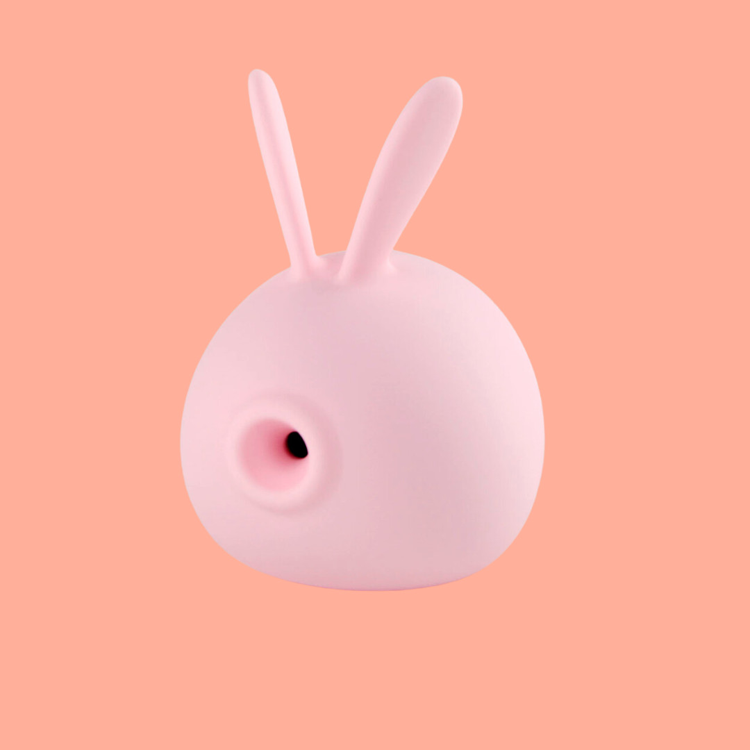 Estimulador de Clitóris com 3 Níveis de Sucção, 10 Modos de Vibrações e Base Recarregável via USB Magnético - Kistoy Miss KK | Disponível em 2 Cores - 3