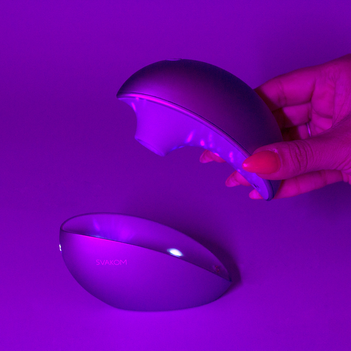 Estimulador de Clitóris com 5 Modos de Intensidade de Ondas de Pressão, Função Memória, App Control e Case Projetor Recarregável - Svakom Pulse Galaxie - 7