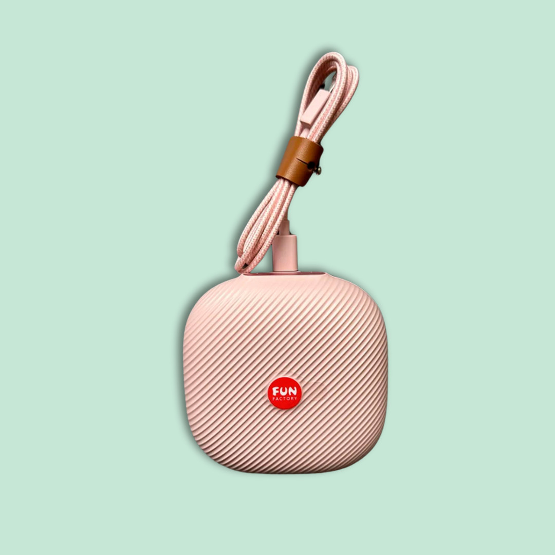 Estimulador de Clitóris com Formatado Ergonômico em Silicone, 3 Modos de Sucção, 5 Intensidades e Estojo Recarregável - Fun Factory Mea - 4