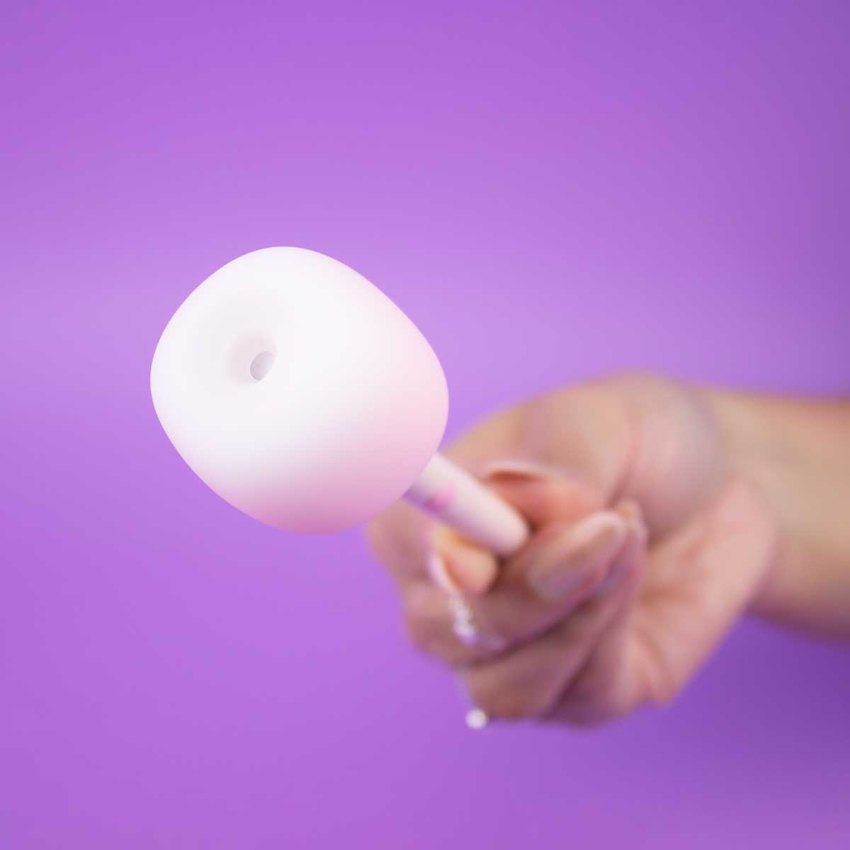 Estimulador de Clitóris com Formato de Pirulito, 10 Modos de Vibração, 5 Níveis de Pulsação e Luminária - Kistoy Bling Pop | 12,5 x 3,8 cm - 2