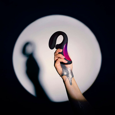 Estimulador de Clitóris e Ponto G em Silicone Cirúrgico com 8 Modos de Vibração e Carregamento via Cabo USB - Lelo Enigma | Disponível em 2 Cores