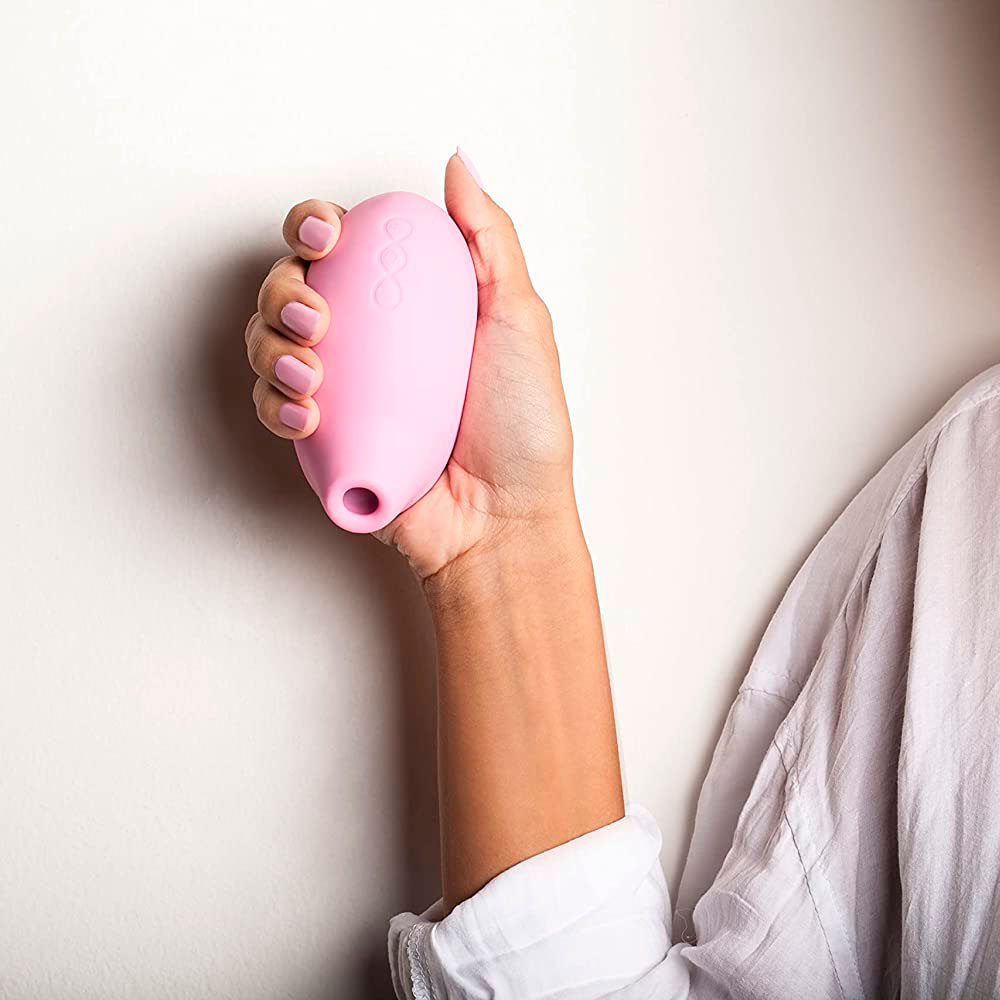 Estimulador de Clitóris em Silicone Cirúrgico com Design Ergonômico, 8 Modos de Pulsação e Carregamento Via Cabo USB - LELO Sona | Disponível em 3 Cores - 14