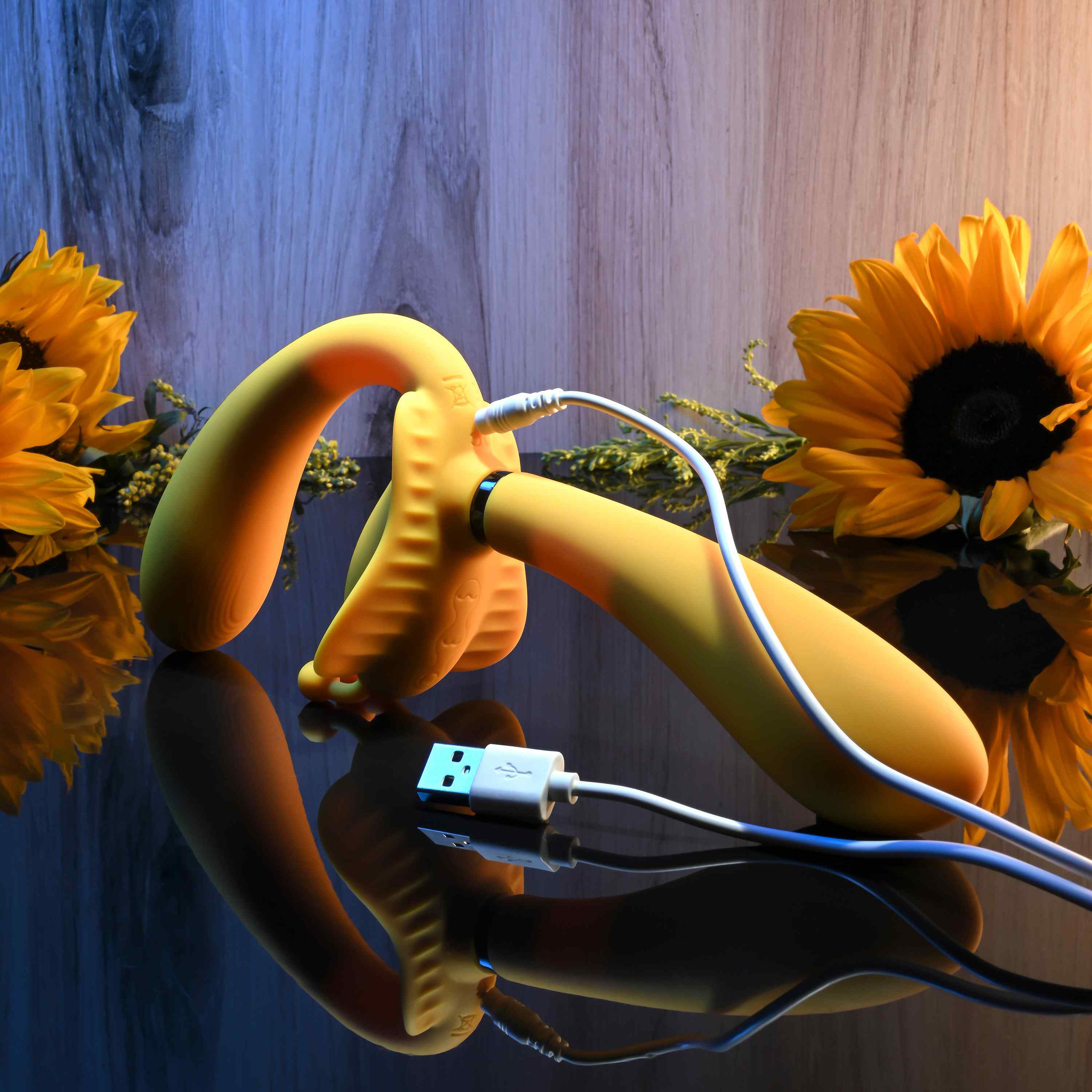 Estimulador Penetrador Duplo Strap On com 3 Motores, 10 Modos de Vibração e Carregamento Via Cabo USB - Evolved The Monarch - 4