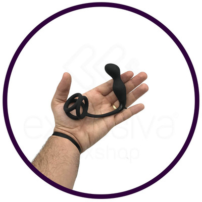 Estimulador de Próstata "M" em Silicone Soft Touch com Anel para Escroto, 12 Modos de Vibração, Controle Remoto com Fio e Carregamento via USB - 7 x 2,1 cm