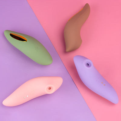 Foto 2 do produto Estimulador Sugador de Clitóris em Silicone com 5 Modos de Pulsação, Resistência à Água e Recarregável via USB - Exclusiva Frida | 12,8 x 3,8 cm | Disponível em 4 Cores