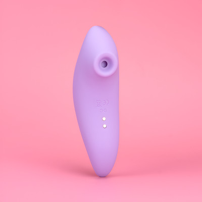 Foto 7 do produto Estimulador Sugador de Clitóris em Silicone com 5 Modos de Pulsação, Resistência à Água e Recarregável via USB - Exclusiva Frida | 12,8 x 3,8 cm | Disponível em 4 Cores