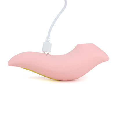 Foto 4 do produto Estimulador Sugador de Clitóris em Silicone com 5 Modos de Pulsação, Resistência à Água e Recarregável via USB - Exclusiva Frida | 12,8 x 3,8 cm | Cor: Rosa