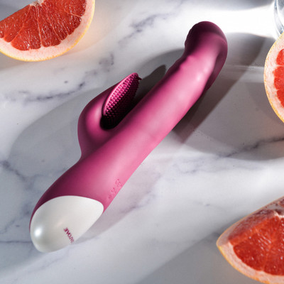 Foto 4 do produto Vibrador de Ponto G e Estimulador de Clitóris com Cerdas Massageadoras, 10 Modos de Vibração e 3 Modos de Rotação - Evolved Lovely Lucy | 24 x 3,7 cm