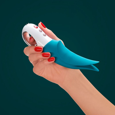 Foto 3 do produto Vibrador Recarregável com Ponta Dupla para Estimular o Clítoris, Feito em Silicone com Coloração Vegana e 6 Modos de Vibração - Fun Factory Volta - 19,5 x 4 cm | Disponível em 3 Cores