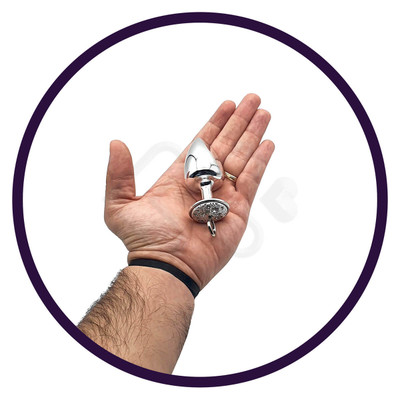 Foto 5 do produto Par de Algemas em Metal com Chave de Segurança e Plug Anal "M" com Detalhes de Pedras Cravejadas - HARD - 7,2 x 3,4 cm | Cor: Cromado