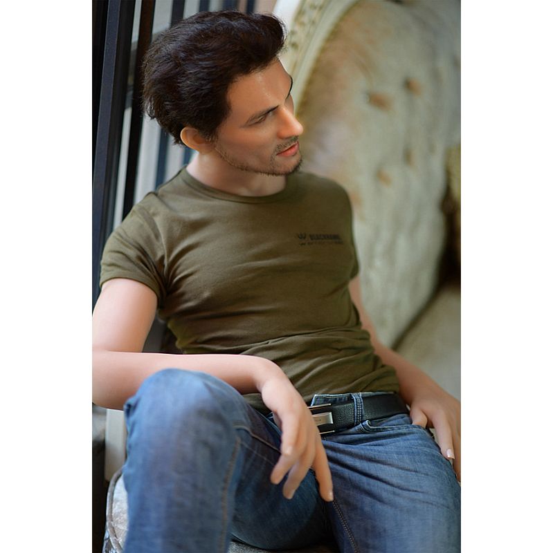 Henrique - Boneco Realístico em TPE com Pele Morena, Cabelo Castanho, Olhos Azuis, Vértebras em Aço e Acessórios - 43kg e 1,60 Metros de Altura - 8