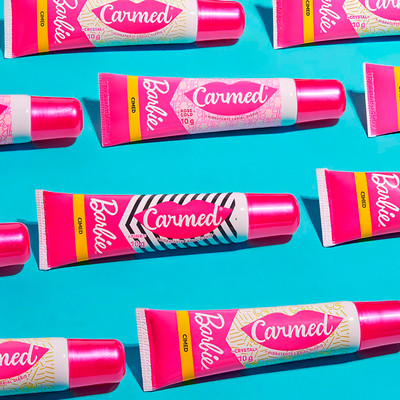 Hidratante Labial Diário com Efeito Gloss - Carmed Barbie | 10g | Disponível em 3 Cores