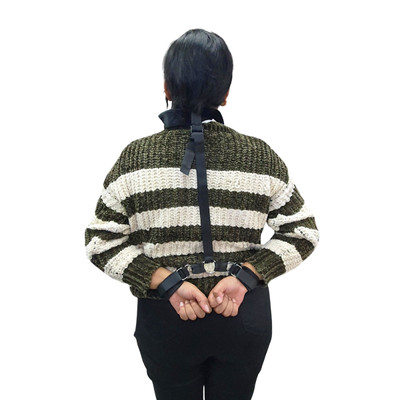 Foto 4 do produto Imobilizador com Coleira em Pelúcia e Par de Algemas - Anti Back Handcuffs Role Play