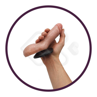Prótese Peniana Realística Inclinada em Silicone com Corpo Liso, Escroto, Base com Ventosa e Glande Definida - Innamorata Royal N°44 - 11,2 x 4,5 CM