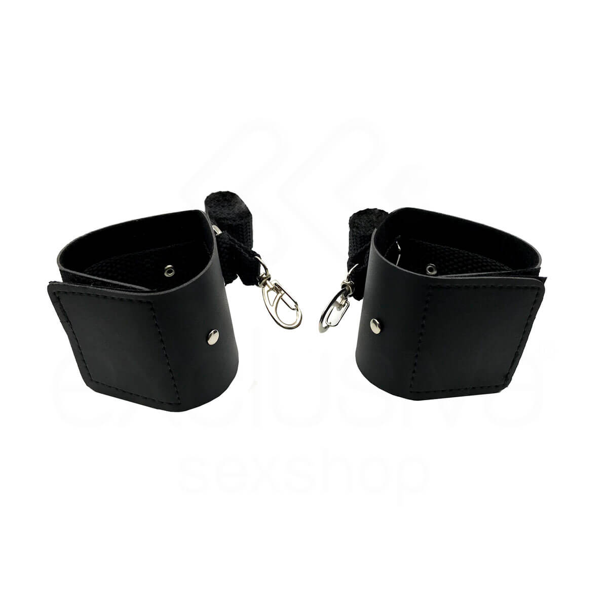 Cinta Liga em Couro Ecológico com Par de Tornozeleiras e Venda para os Olhos  - InNamorata Sex Night Harness | Tamanho Único - 4