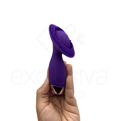 Foto 4 do produto Escova Estimuladora de Clitóris em Silicone com Cerdas Massageadoras e 10 Modos de Vibração - Intt Sexy Funny Items - 14,5 x 3,5 cm | Cor: Roxo