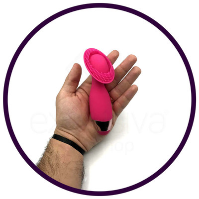 Foto 5 do produto Escova Estimuladora de Clitóris em Silicone com Cerdas Massageadoras e 10 Modos de Vibração - Intt Sexy Funny Items - 14,5 x 3,5 cm | Cor: Rosa