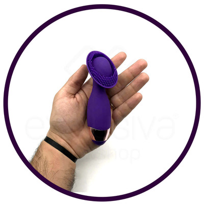 Foto 5 do produto Escova Estimuladora de Clitóris em Silicone com Cerdas Massageadoras e 10 Modos de Vibração - Intt Sexy Funny Items - 14,5 x 3,5 cm | Cor: Roxo