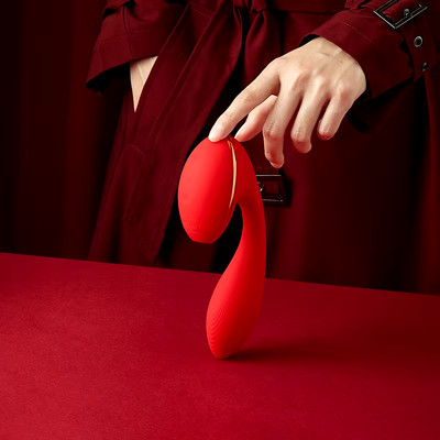 Vibrador Estimulador de Ponto G e Clítoris com 10 Modos de Vibração e Tecnologia de Sucção em 5 Intesidades - Kistoy Tina | 19 x 5 cm